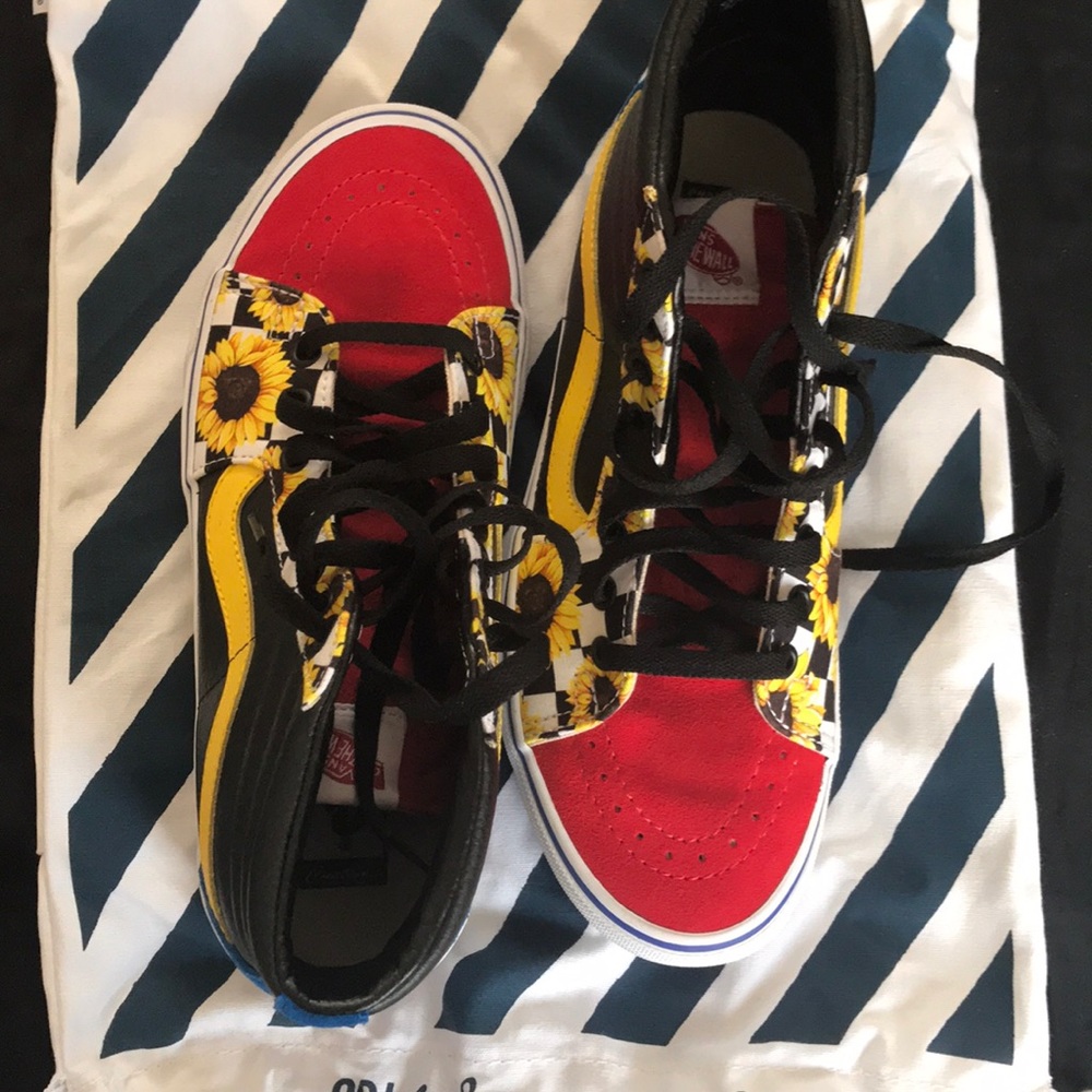 VANS - Picture 2 of 4
